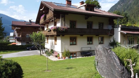 Property building, Garden, Parking