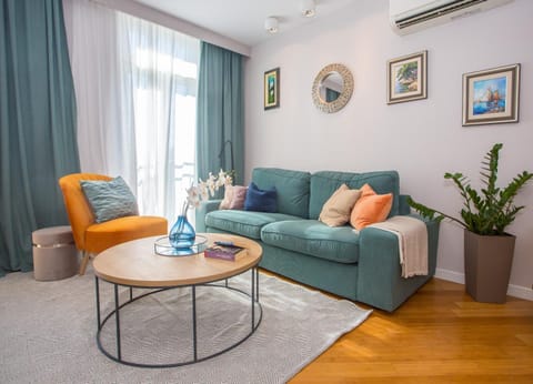 Living room, Seating area, air conditioner