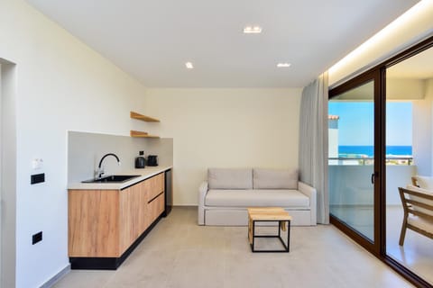 Coffee/tea facilities, Living room, Seating area