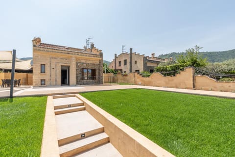 Property building, Facade/entrance, Off site