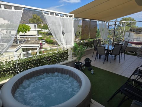 Day, Natural landscape, Hot Tub, View (from property/room), Balcony/Terrace, Dining area, Garden view, Sea view