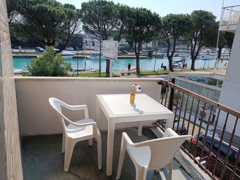 Balcony/Terrace, Lake view, River view