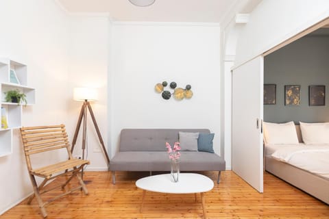 Bed, Living room, Photo of the whole room, Seating area, Bedroom