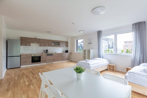 Bed, Kitchen or kitchenette, Photo of the whole room, Dining area, Bedroom, minibar, pet friendly, stove