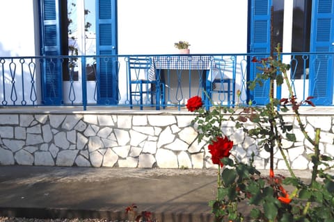 Property building, Patio, Day, Garden, View (from property/room), Balcony/Terrace