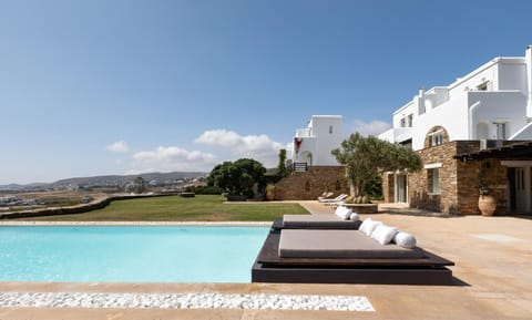 Property building, Patio, Day, Natural landscape, Mountain view, Pool view, Swimming pool, sunbed