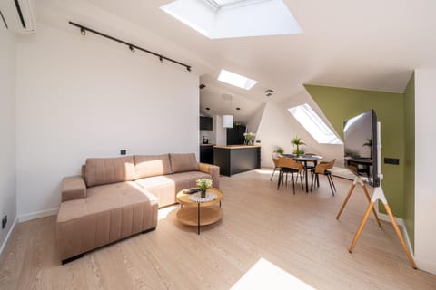 Kitchen or kitchenette, Living room, Seating area, Dining area