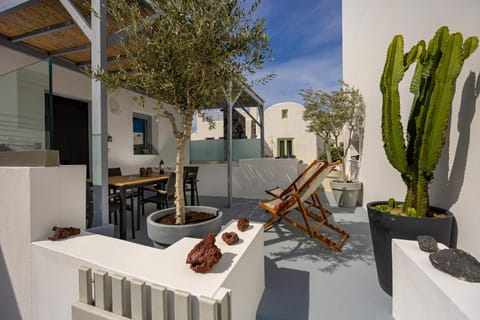 Patio, Natural landscape, Balcony/Terrace, Seating area, hair dresser