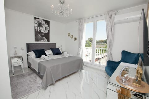 Bed, View (from property/room), Bedroom