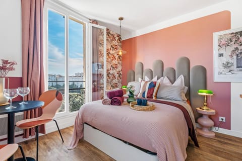 Photo of the whole room, Bedroom