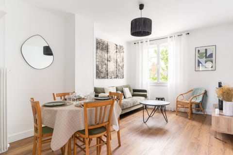 Property building, Living room, Seating area, Dining area