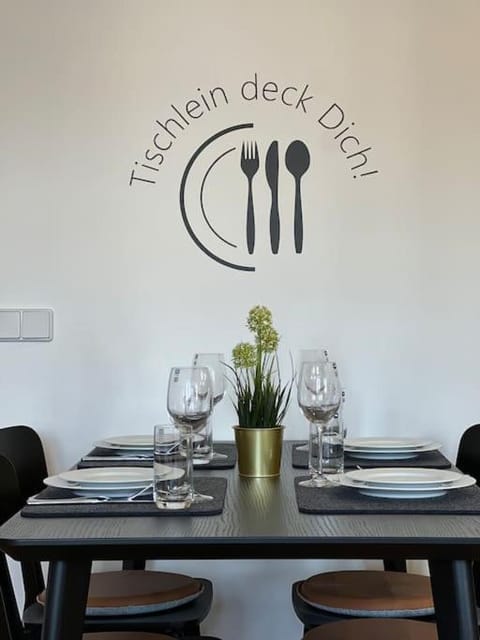 Dining area, Food