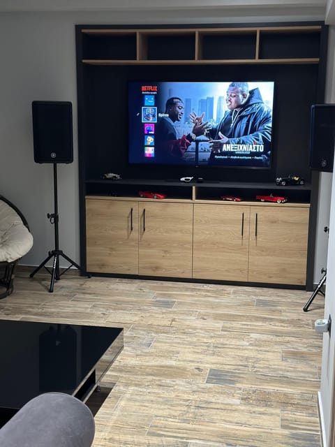 Communal lounge/ TV room, TV and multimedia