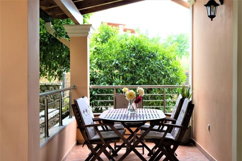 Patio, Day, Garden, Garden, View (from property/room), Balcony/Terrace, Balcony/Terrace, Living room, Seating area, Dining area