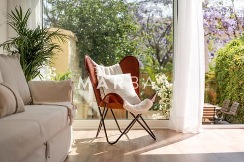 Patio, Day, Living room, Garden view