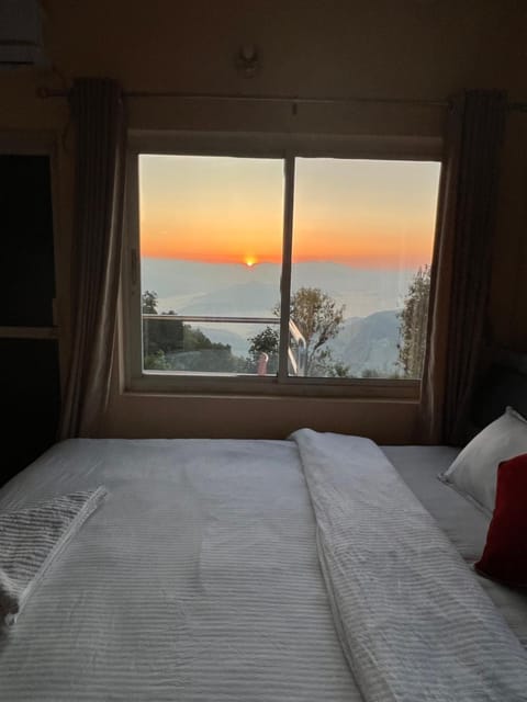 Bedroom, Sunrise