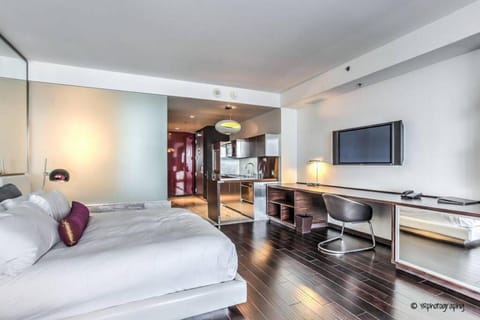 Bed, TV and multimedia, Evening entertainment, Bedroom