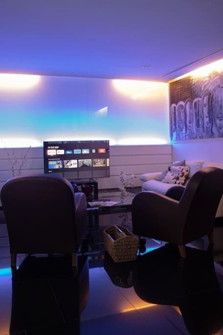 Communal lounge/ TV room, TV and multimedia, Living room, Evening entertainment