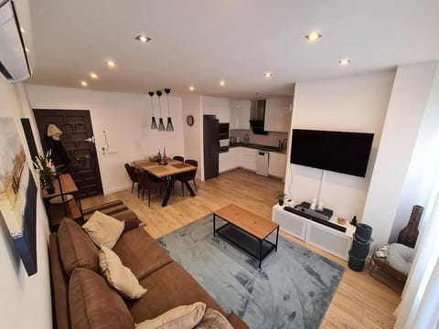 Communal lounge/ TV room, TV and multimedia, Kitchen or kitchenette, Living room, Seating area, Dining area