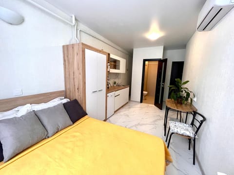 Bed, Photo of the whole room, Seating area