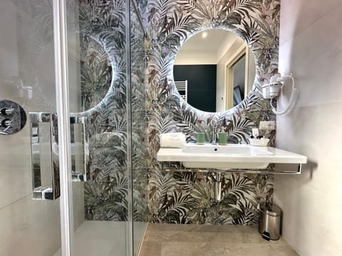 Shower, Bathroom, hair dryier, towels