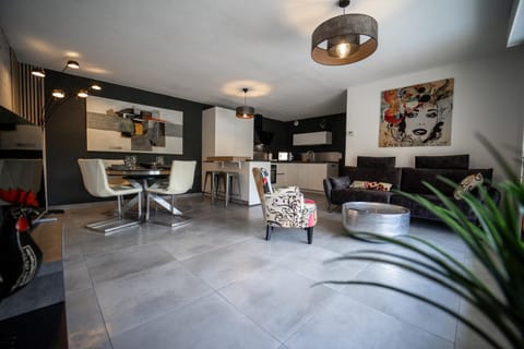 Lac et montagnes charmant appartement au calme pour 4 personnes House in Sévrier