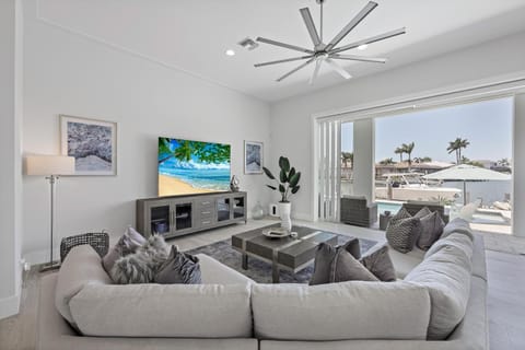 Waterfront home with pool, spa and kayaks/paddleboards House in Marco Island