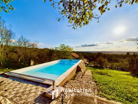 Day, Natural landscape, Pool view, Swimming pool, sunbed