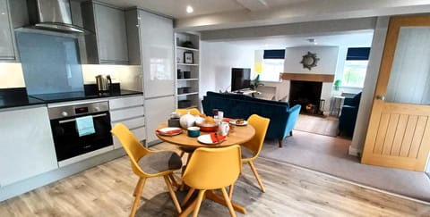 Living room, Dining area, kitchen