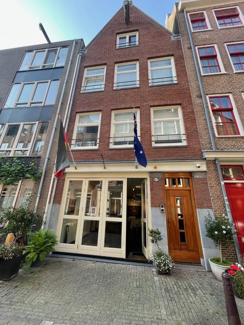 Property building, Facade/entrance, Day
