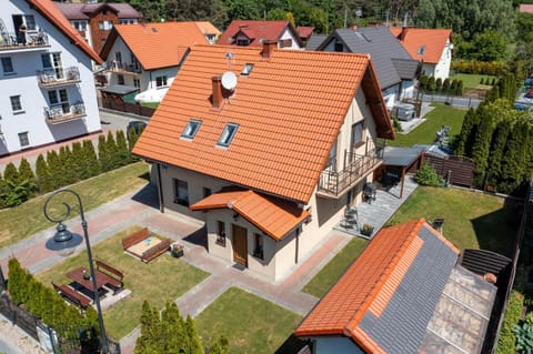 Bird's eye view, Location