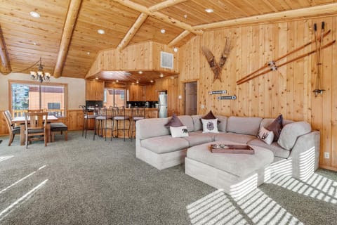 Kitchen or kitchenette, Living room, Seating area