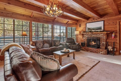 TV and multimedia, Living room, Seating area, flat iron