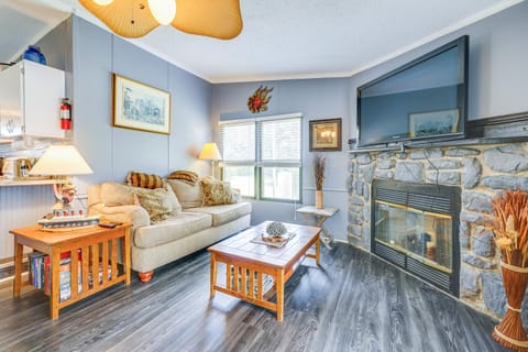 Secluded Hampstead Vacation Rental with Deck! House in Surf City