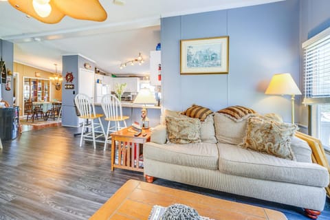 Secluded Hampstead Vacation Rental with Deck! House in Surf City