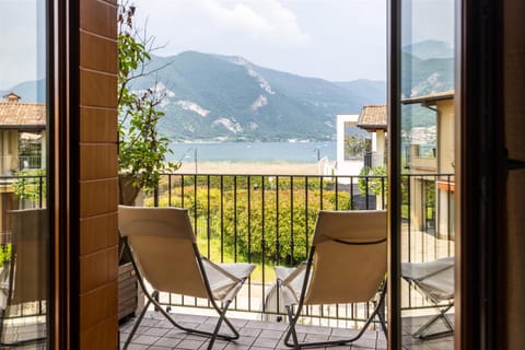 Natural landscape, Balcony/Terrace, Lake view