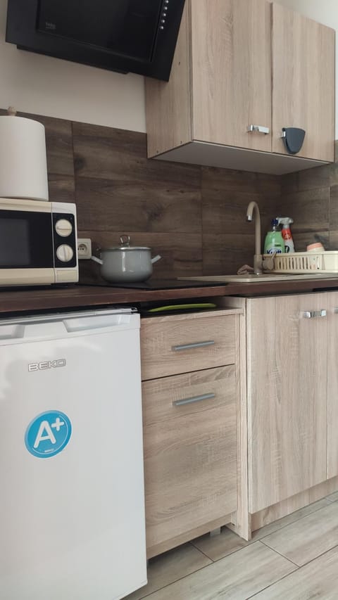 Kitchen or kitchenette, Kitchen or kitchenette, stove