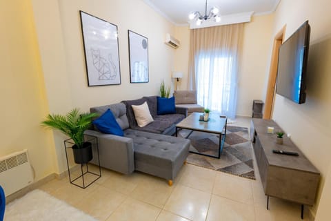 Communal lounge/ TV room, TV and multimedia, Living room, Seating area, Evening entertainment, air conditioner