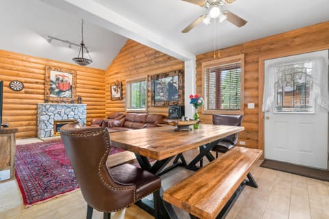 Living room, Seating area, Dining area, fireplace, flat iron