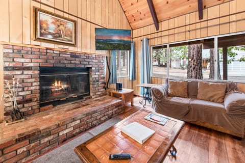 TV and multimedia, Living room, Seating area, flat iron