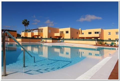 Property building, Pool view, Swimming pool, sunbed