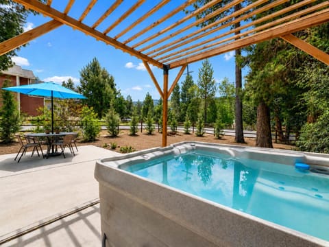 Spring, Day, Natural landscape, Hot Tub