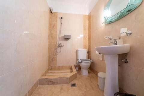 Cleri's Studio Apartment in Nea Peramos