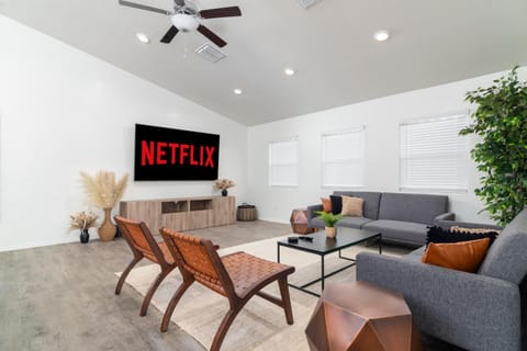 Communal lounge/ TV room, TV and multimedia, Living room, Seating area, Evening entertainment, fireplace