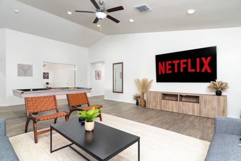 Communal lounge/ TV room, TV and multimedia, Living room, Seating area, Evening entertainment, fireplace