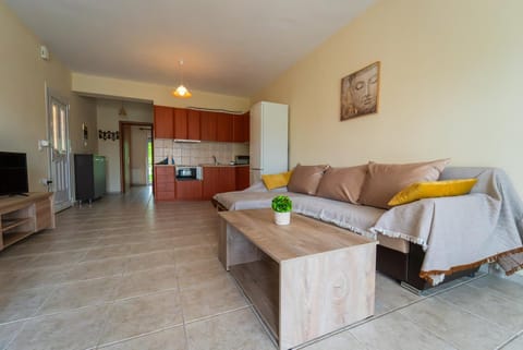 Cleri's Home Apartment in Nea Peramos