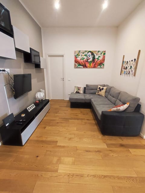 Communal lounge/ TV room, Bed, TV and multimedia, Living room, Evening entertainment