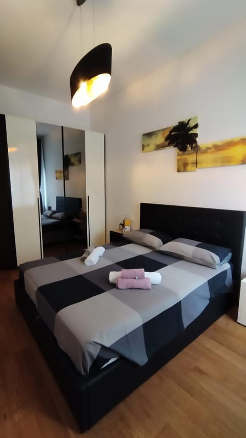 Bed, Photo of the whole room, Bedroom, wardrobe