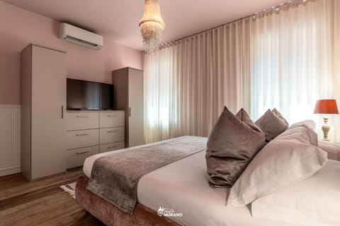 Bed, TV and multimedia, Photo of the whole room, Bedroom, air conditioner
