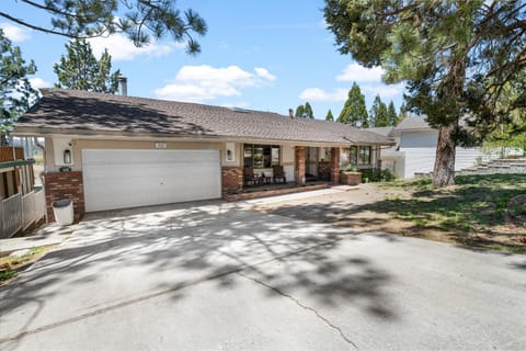 Property building, Facade/entrance, Day, Parking